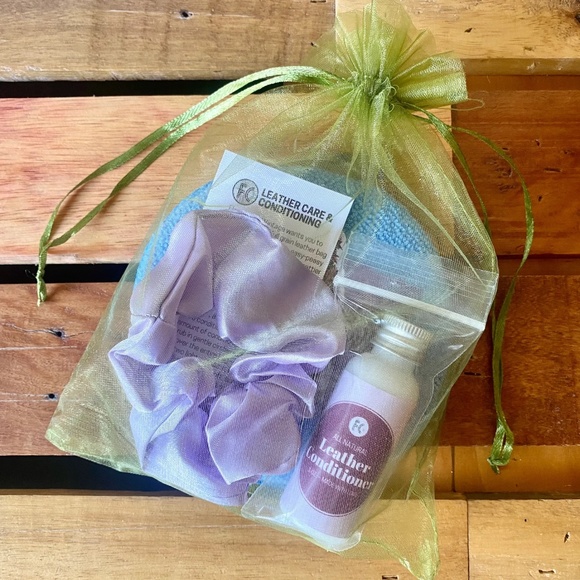 Leather Conditioner All Natural Homemade by Flower Child Vintge - Picture 3 of 3